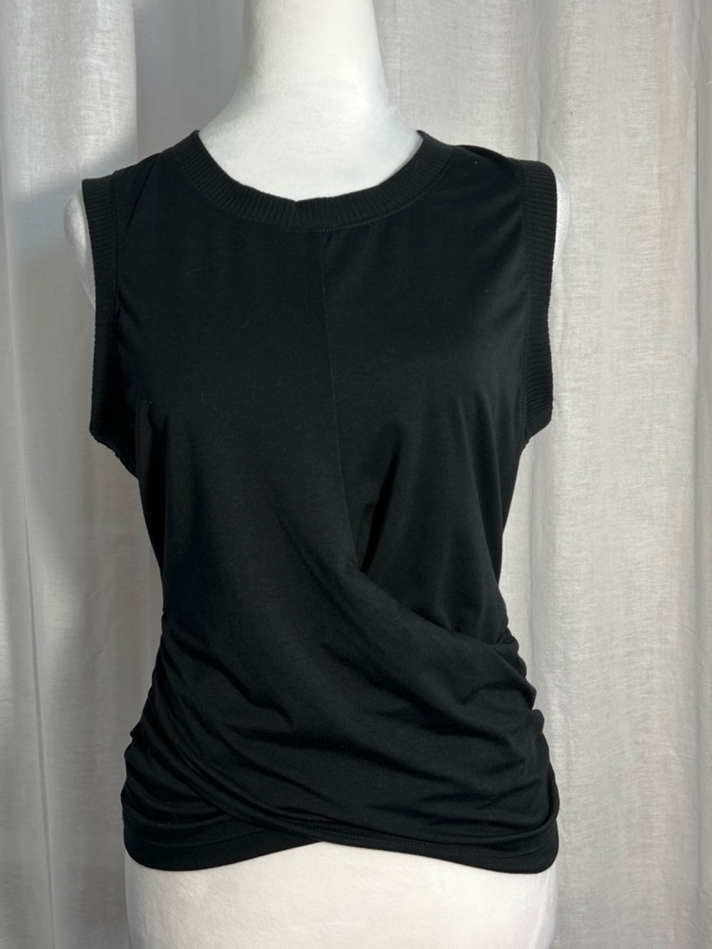 Evereve Black Sleeveless Twist-Hem Tank Top